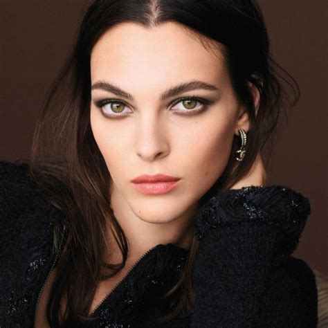 trucco chanel autunno 2021|Chanel trucco Autunno Inverno 2021 2022 Tone.